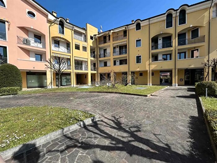 Appartamento quadrilocale in vendita in Via Pesa, Montebello Vicentino