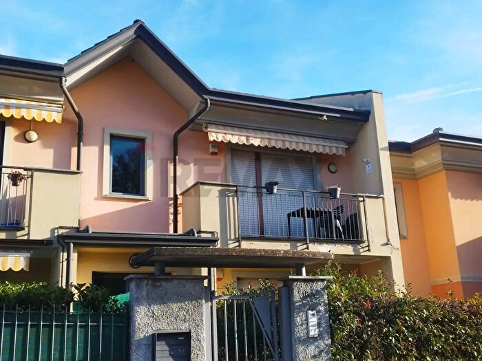 Case in Vendita e in Affitto - 3