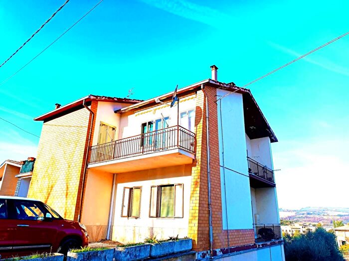 Casa con 8 locali in vendita in Grottazzolina