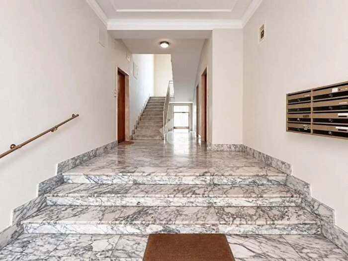Appartamento trilocale in vendita in Via Asti, Catania