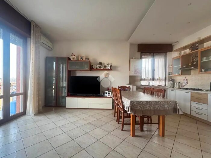 Appartamento quadrilocale in vendita in Via SBernardo, Rescaldina