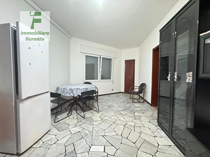 Appartamento trilocale in vendita in Via Menabuoi, Padova