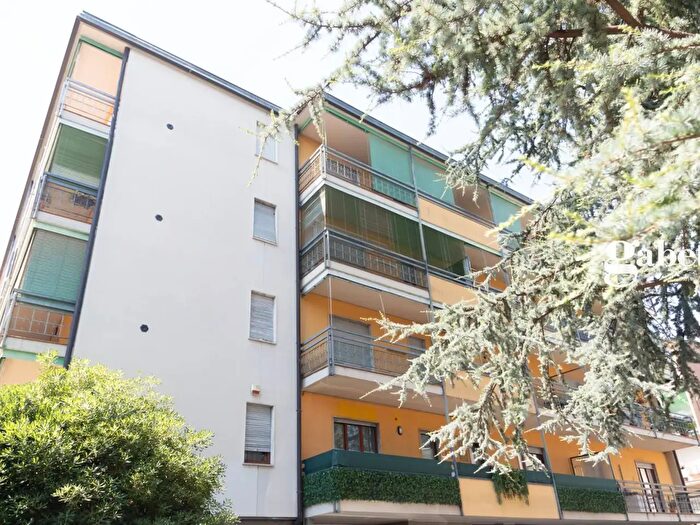 Appartamento trilocale in vendita in Via Pascoli, Merate