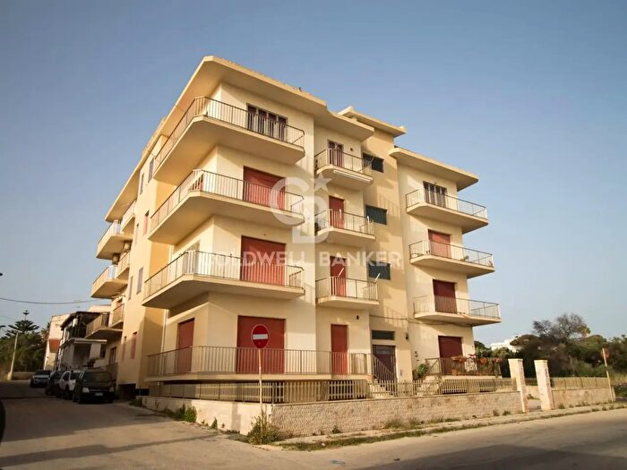 Appartamento con 6 locali in vendita in Piazza Mediterraneo, Scicli
