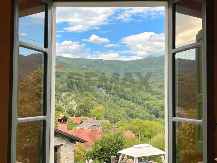 Casa quadrilocale in vendita in Corniglio