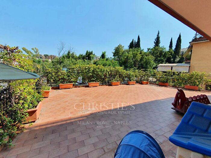 Appartamento con 11 locali in vendita in Via Vito Sinisi, Roma