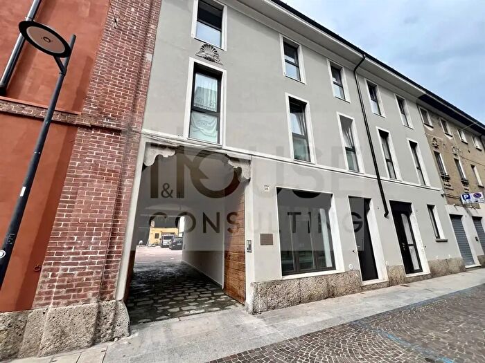 Case in Vendita e in Affitto - 3