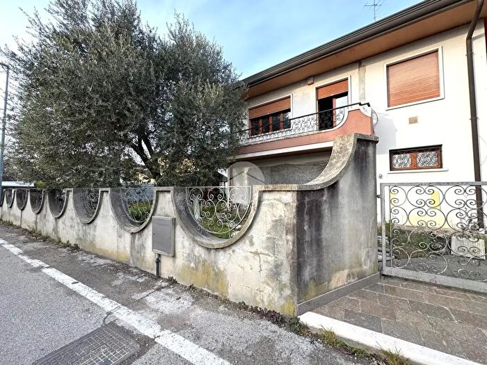 Casa con 6 locali in vendita in Via Filippo Turati, Salzano