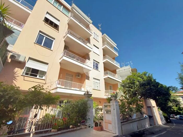 Appartamento monolocale in vendita in Via Monte Cristallo, Roma