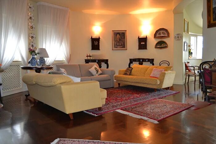 Casa con 5 locali in vendita in Via Venosa, Modugno