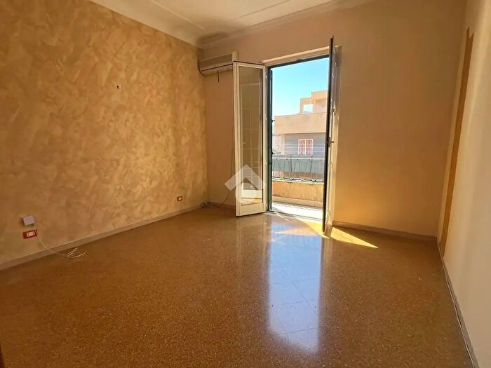 Appartamento trilocale in affitto in Via Guglielmo Albimonte, Palermo