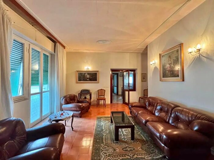 Casa con 10 locali in vendita in Ponsacco