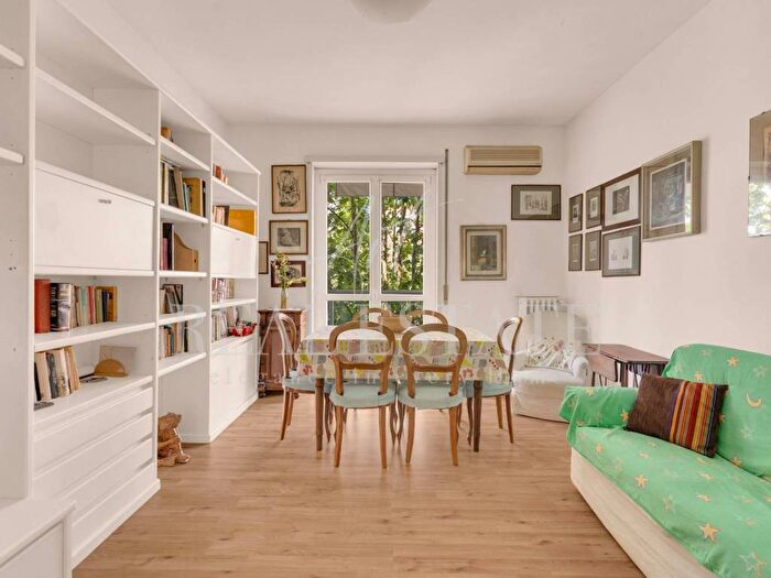 Appartamento trilocale in affitto in Via Zurigo, Inganni, Milano