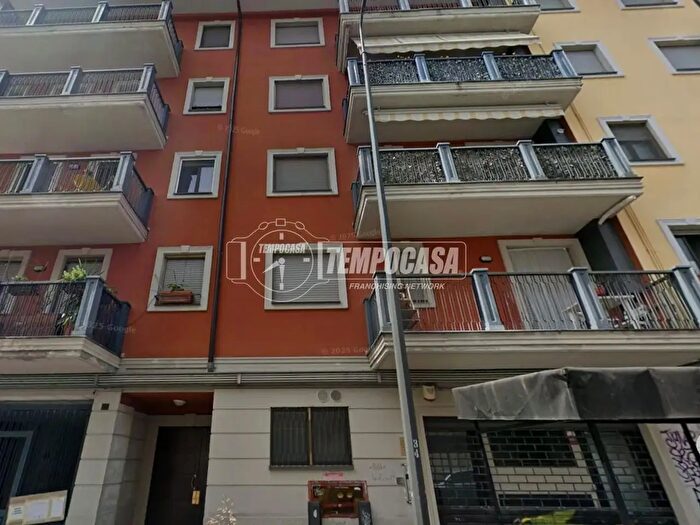Appartamento trilocale in vendita in Via Francesco Brioschi, Milano