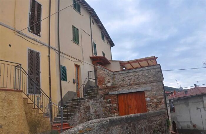 Casa con 12 locali in vendita in Santa Luce