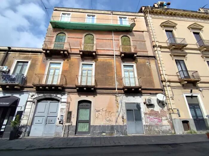 Appartamento quadrilocale in vendita in Via Giuseppe Verdi, Catania