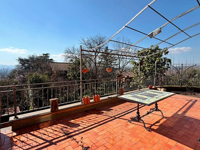 Casa con 6 locali in vendita in Via dei Ludi, Sutri