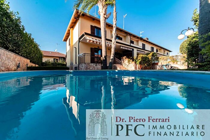 Casa con 9 locali in vendita in Via S Nullo Giugliano in Campania, Giugliano In Campania