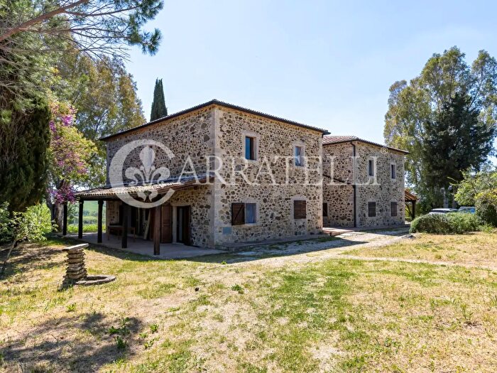 Casa con 17 locali in vendita in Località Poggio alle Calle, Manciano