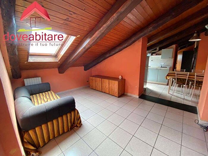 Appartamento trilocale in affitto in piazza barbieri, Centro, Pinerolo