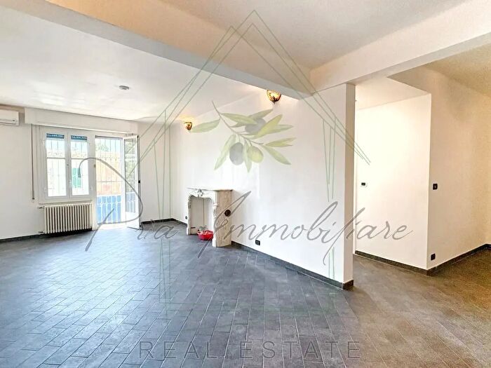Appartamento trilocale in vendita in Via Aurelio Baisi, Rapallo