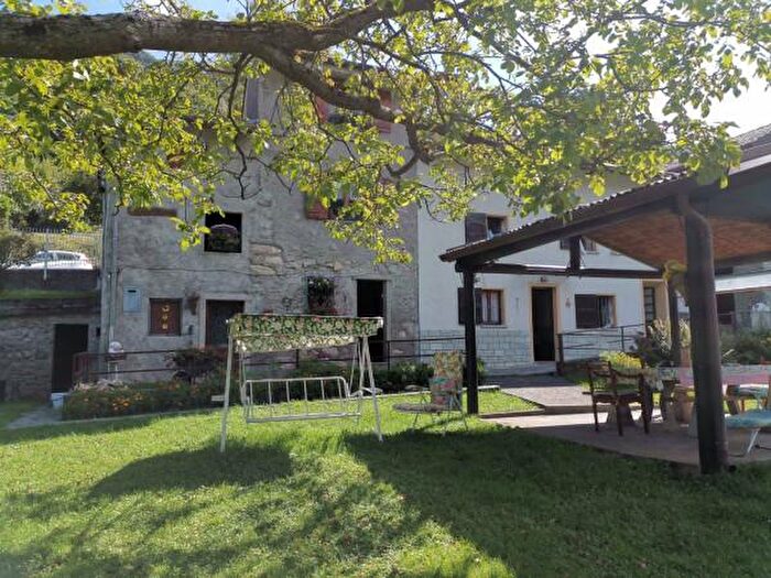 Casa con 6 locali in vendita in Località Posa, Schignano