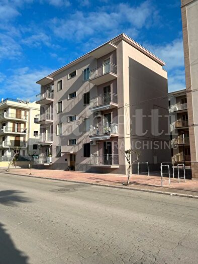 Appartamento trilocale in vendita in Via Manfredonia, Margherita Di Savoia