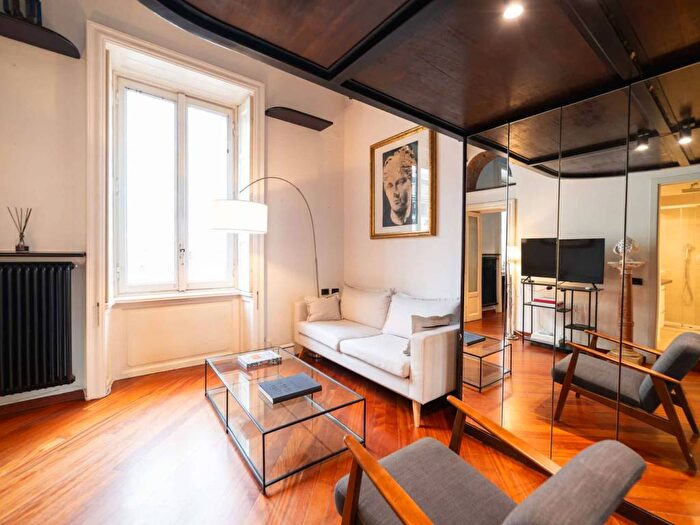 Appartamento bilocale in affitto in Via Solferino, Moscova, Milano