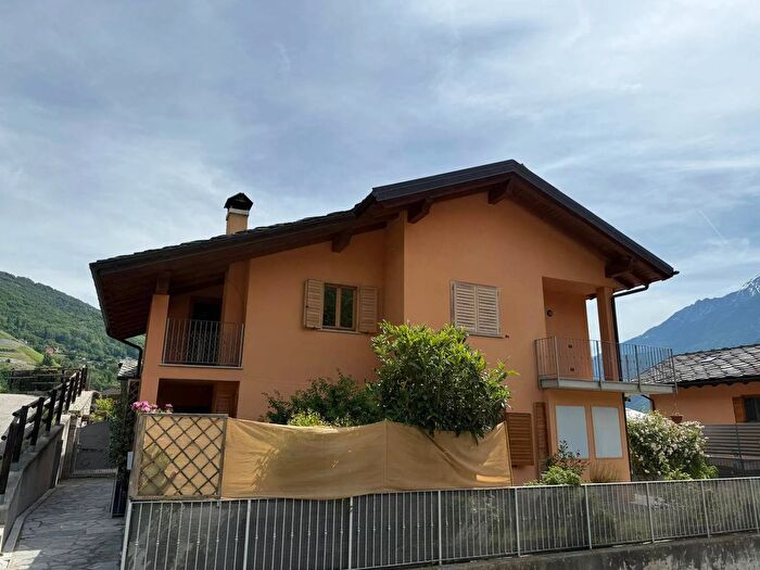 Appartamento con 5 locali in vendita in Frazione Les Plantayes, Nus