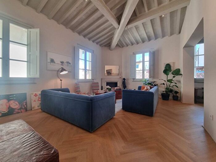 Appartamento con 5 locali in affitto in VIA DELLE PINZOCHERE, Santa Croce, Firenze