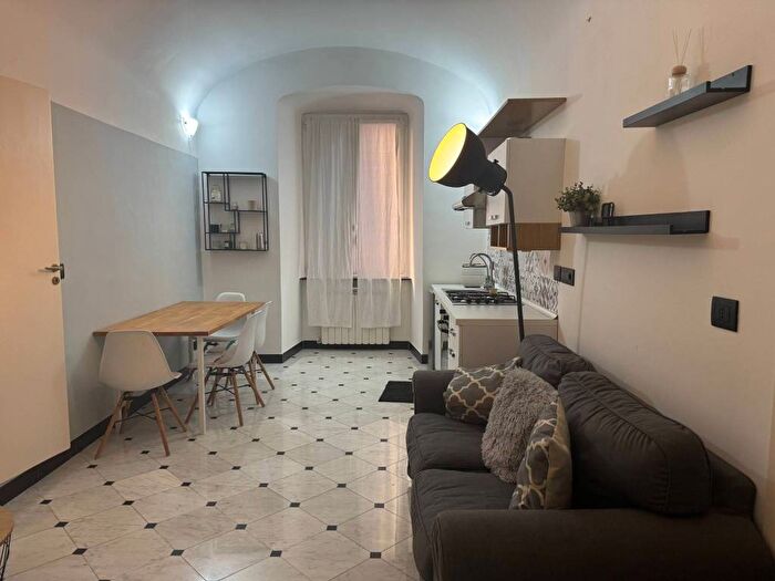 Appartamento trilocale in affitto in Via Fieschi, Centro Città, Genova