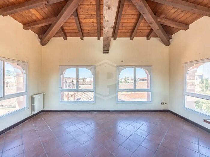 Appartamento con 7 locali in vendita in Via Barberia, Bologna