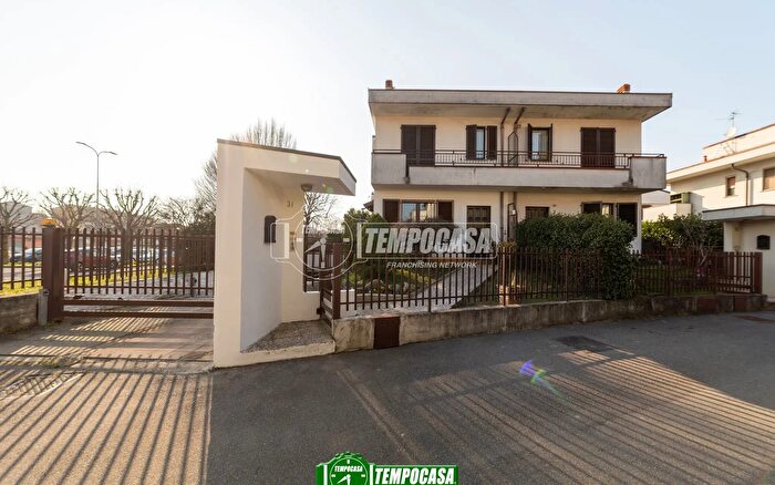 Casa quadrilocale in vendita in Via Roma, Madone