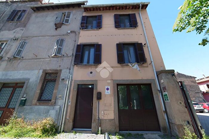 Appartamento con 5 locali in vendita in Via Cieca, Viterbo