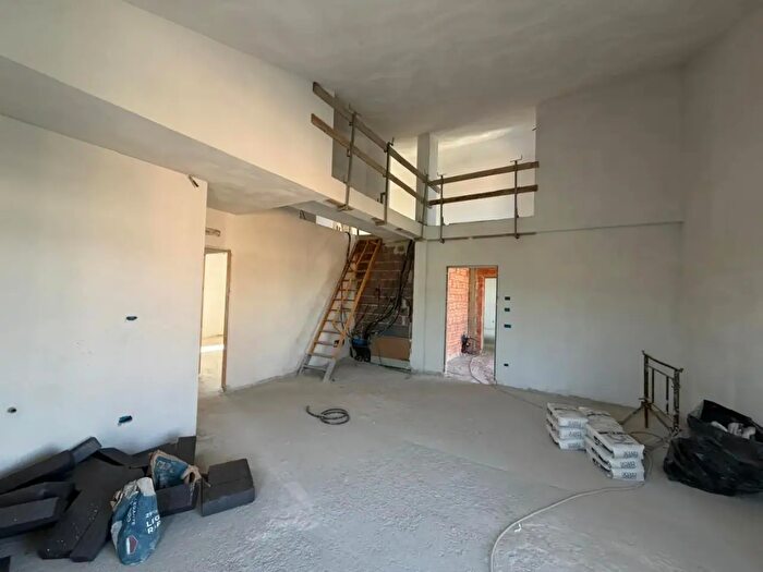 Appartamento trilocale in vendita in Capraia E Limite