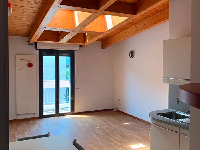 Appartamento bilocale in affitto in Via Teodosio, Casoretto, Milano