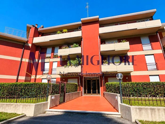 Appartamento con 8 locali in vendita in Via Angiolo Badiani, Prato