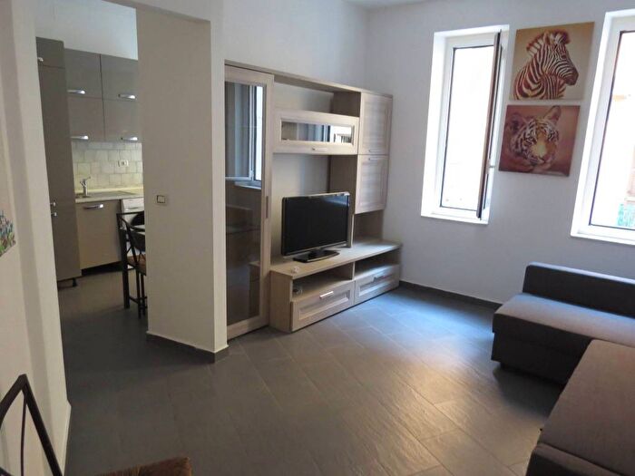 Appartamento bilocale in affitto in Via Francesco Sivori, Castelletto, Genova