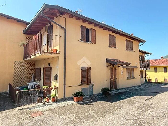 Appartamento trilocale in vendita in Frazione Canosse, Brivio