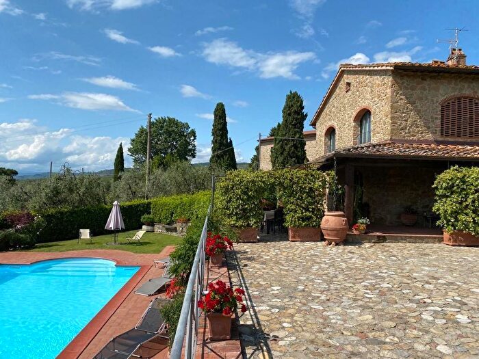 Casa con 9 locali in vendita in Vinci