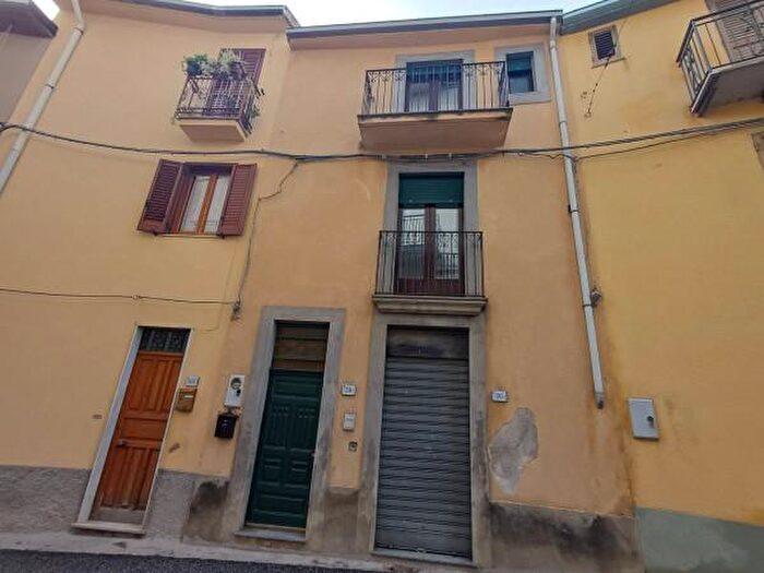 Casa trilocale in vendita in Via Novembre, Ficarra