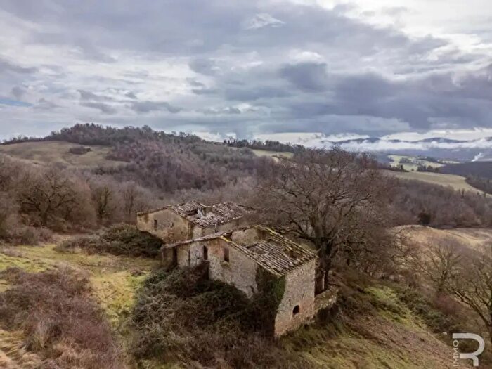 Casa con 6 locali in vendita in Strada Provinciale di Radicondoli, Radicondoli