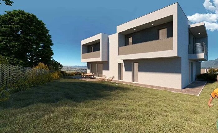 Appartamento con 6 locali in vendita in Via Borgo Nuovo, Pieve del Grappa