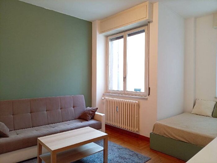 Appartamento monolocale in affitto in Via Ugo Bassi, Isola, Milano