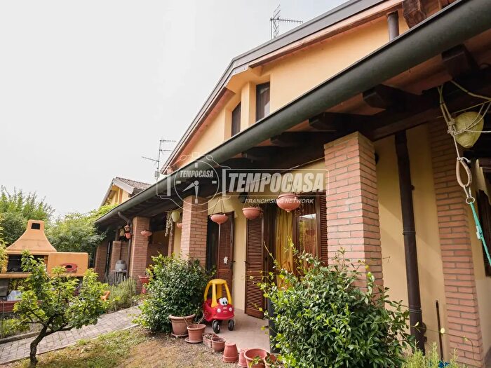 Casa con 5 locali in vendita in Medesano