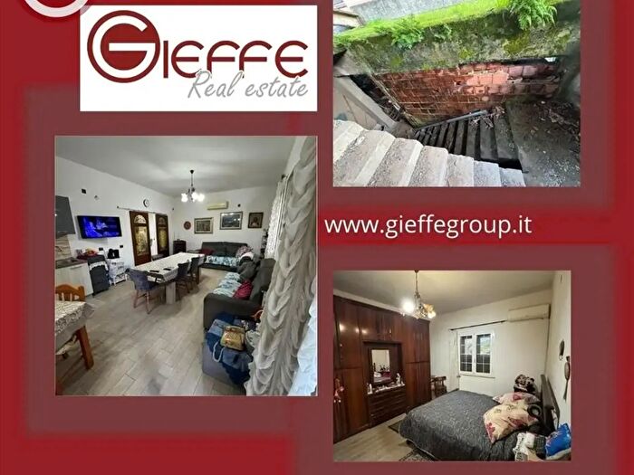 Casa con 10 locali in vendita in Taurianova