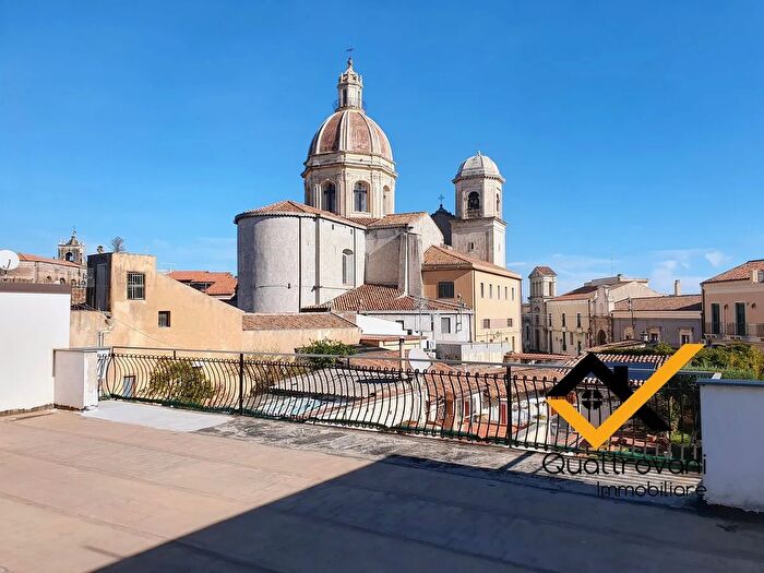 Casa quadrilocale in vendita in Via Santi Elena E Costantino, Aci Catena