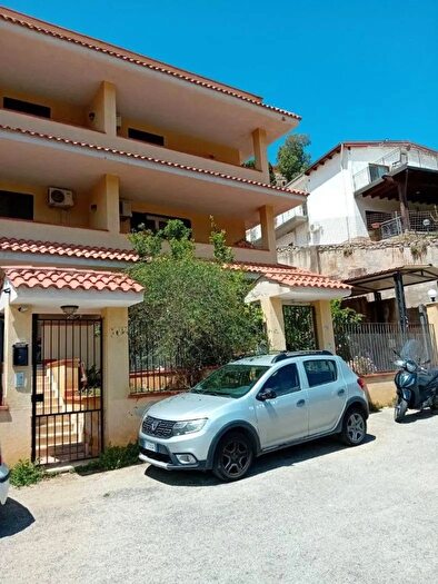 Casa con 6 locali in vendita in Via Diana Carini, Carini