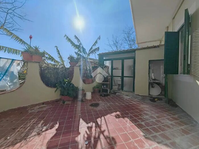 Appartamento trilocale in vendita in Via Miliscola, Pozzuoli