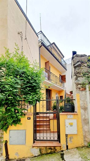 Appartamento quadrilocale in vendita in Via Regina Elelna, Loceri